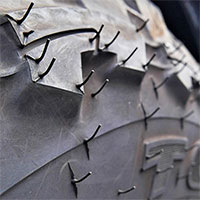 Vì sao lốp xe có lông?