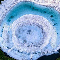 Hồ mắt rồng huyền diệu chỉ xuất hiện vào mùa xuân ở Nhật Bản