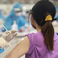 Sau khi tiêm vắc xin phòng Covid-19 cần theo dõi bao lâu để biết đã an toàn?