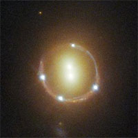 NASA/ESA chụp được 2 