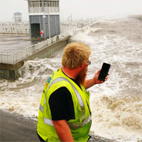 Siêu bão Ida đổ bộ nước Mỹ, làm đảo chiều dòng chảy của sông Mississippi