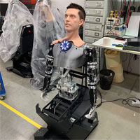 Rợn tóc gáy với robot 