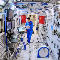 Các phi hành gia Trung Quốc trở về Trái đất an toàn