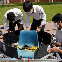 Sinh viên Campuchia biến hoá ghế ngồi học thành thiết bị bay tiện lợi