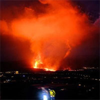 Dung nham núi lửa Tây Ban Nha đang lan rộng đến Đại Tây Dương