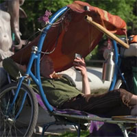 Mẫu xe đạp tiện dụng, tích hợp luôn cả bàn ghế và giường xếp