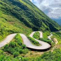 3 đoạn đường hiểm trở và ngoạn mục khó tin ở Hà Giang không thua Mã Pí Lèng