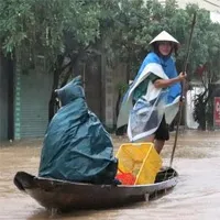Hàng nghìn ngôi nhà ở miền Trung bị ngập, học sinh nghỉ học do mưa lũ