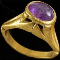 Nhẫn thạch anh tím đẹp xuất sắc bên trong nhà máy rượu vang thời Byzantine lớn nhất thế giới