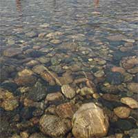 Choáng ngay lần đầu nhìn thấy dòng sông siêu sạch, nước trong nhìn tận đáy