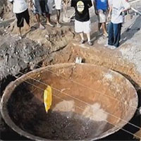 Đào móng xây nhà, phát hiện cổ vật khổng lồ kỳ lạ