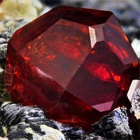 Painite là gì mà có giá hơn 1 tỷ đồng/carat?