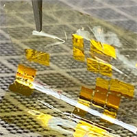 Vật liệu pin mặt trời mỏng gấp 15 lần tờ giấy