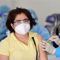 Vì sao một số người nổi hạch sau tiêm vắc xin ngừa Covid-19 mũi 3?