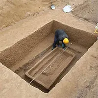 Xây dựng, choáng váng vì 260 ngôi mộ đầy kho báu khắp thửa đất