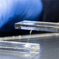 Chất kết dính siêu chắc chịu được mức nhiệt 200 độ C