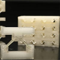 Vật liệu chống sốc siêu nhẹ cứng như kim loại