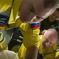 Phi hành gia Nga mặc trang phục màu cờ Ukraine đi lên ISS?