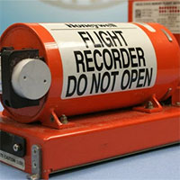 Hộp đen máy bay quan trọng như vậy, tại sao không đồng bộ dữ liệu của nó lên 