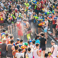 Vì sao người Thái té nước vào lễ Songkran?