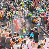 Vì sao người Thái té nước vào lễ Songkran?