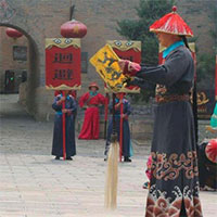 Vì sao thái giám thời xưa thường không biết chữ nhưng vẫn đọc được thánh chỉ?