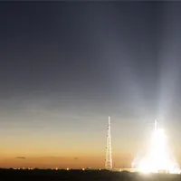 Trạm ISS bay qua phía trên tên lửa cao 98 m