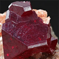 Ngọc quý từ Namibia nắm giữ chìa khóa quan trọng trong chế tạo máy tính lượng tử