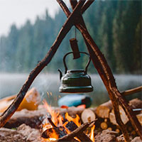 Tại sao gỗ bắt lửa còn kim loại thì không?