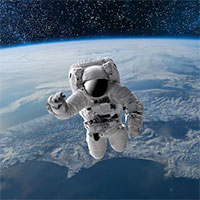 Tại sao ở trong môi trường chân không ngoài vũ trụ, các phi hành gia vẫn có thể gọi điện thoại?