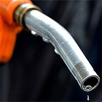 Vì sao giá xăng thường cao hơn vào mùa hè?