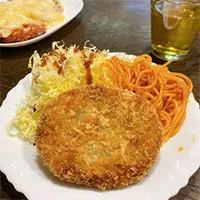 Cửa hàng bán món bánh mỳ nức tiếng 1 thế kỉ, khách phải order trước 30 năm mới được ăn