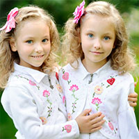 Vì sao sinh đôi nhưng không giống nhau, không trùng sinh nhật?