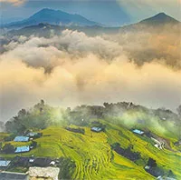 How many climate zones are there on Earth, and which one is Vietnam in?