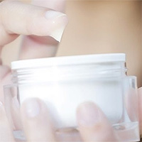 Hướng dẫn dùng kem dưỡng ẩm mùa hè đúng cách