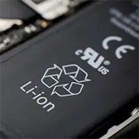 Tại sao tái chế pin lithium cho smartphone, ô tô đầy rủi ro?