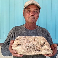 Ngư dân Thái Lan nhặt được khối long diên hương trị giá tới 130.000 USD