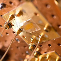 Harvard phát triển thành công chip sóng âm, tương thích cả với máy tính lượng tử