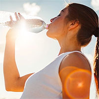 Lượng nước cần uống mỗi ngày khi nắng nóng