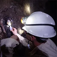 Tìm thấy mẫu nước 1,2 tỉ năm tuổi có nồng độ nguyên tố phóng xạ cao chưa từng thấy