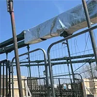 Anh bọc cây cầu 135 tuổi bằng giấy bạc để chống nóng