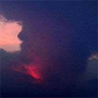 Núi lửa phun trào, Nhật Bản phát cảnh báo cấp cao nhất