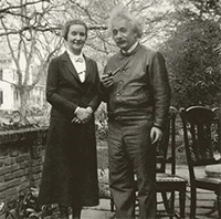 Phải lòng nữ điệp viên Liên Xô, Albert Einstein làm lộ bí mật phát triển vũ khí hạt nhân
