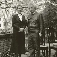 Phải lòng nữ điệp viên Liên Xô, Albert Einstein làm lộ bí mật phát triển vũ khí hạt nhân