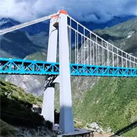 Hầm đường sắt 9km xuyên núi của Trung Quốc bị ép nhỏ