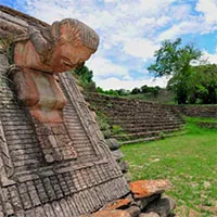 Rùng mình với món đồ chơi sốc nhất thế giới trong Hang Tử Thần