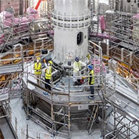Bên trong lò phản ứng nhiệt hạch lớn nhất thế giới
