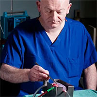 Lần đầu tiên chuyển đổi thành công nhóm máu ở thận người