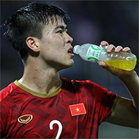 Bên trong chai nước màu vàng của đội tuyển Việt Nam có gì?