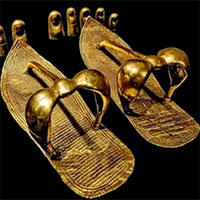 Chiêm ngưỡng đôi dép bằng vàng của vua Tutankhamun